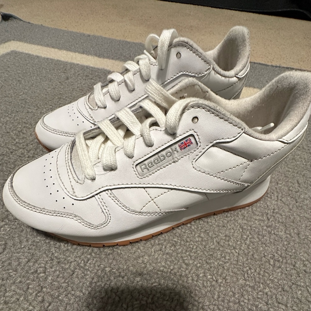 White leather Reebok Classic Unisex Youth Shoes size 4.5